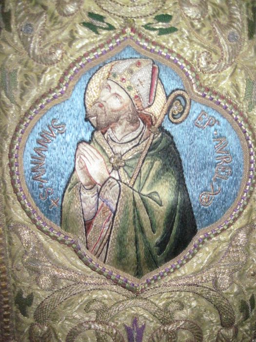 chape de monseigneur Dupanloup, détail : médaillon saint Aignan