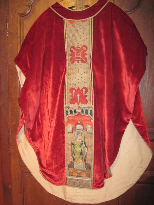 orfrois remonté sur une chasuble