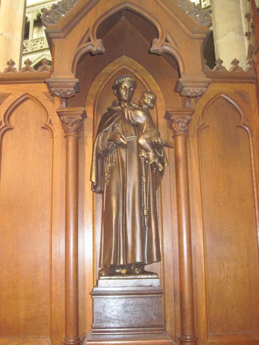 statue : Saint Antoine de Padoue tenant l'Enfant Jésus