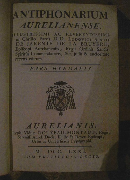 livre liturgique : Antiphonarium aurelianense, illustrissimi ac reverendissimi in Christo Patris D.D. Ludovici-Sextii de Jarente de la Bruyere, episcopi aurelianensis, regii ordinis sancti spiritus commendatoris, & c. jussu & auctoritate recens editu. Pars hyemalis.