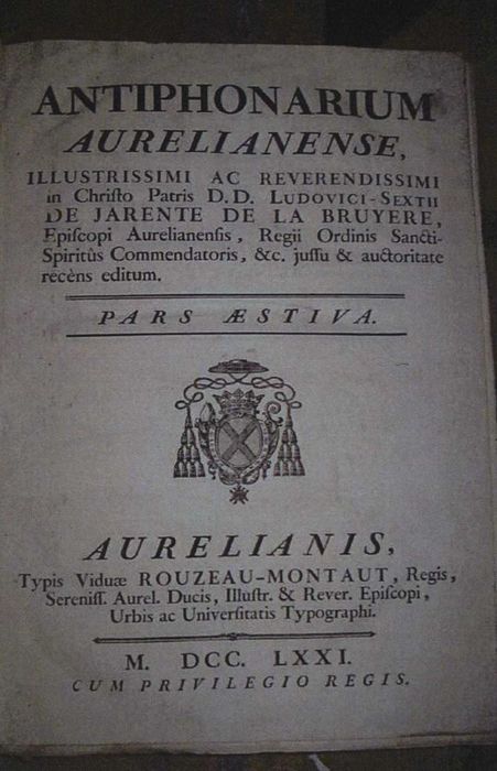 livre liturgique : Antiphonarium aurelianense, illustrissimi ac reverendissimi in Christo Patris D.D. Ludovici-Sextii de Jarente de la Bruyere, episcopi aurelianensis, regii ordinis sancti spiritus commendatoris, & c. jussu & auctoritate recens editu. Pars aestiva.