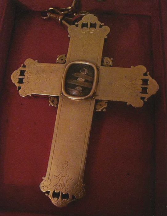 croix pectorale reliquaire