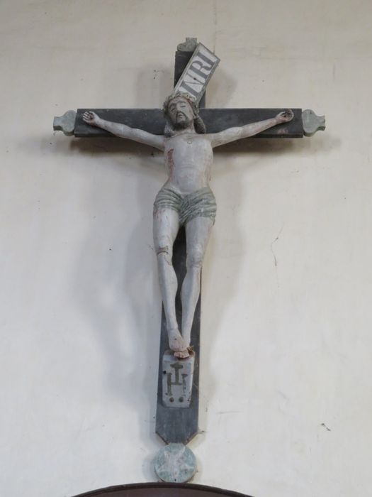 statue : Christ en croix