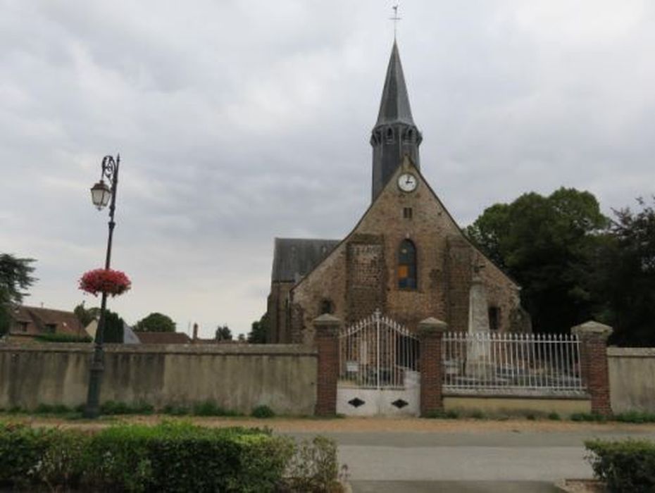 vue partielle de l’église depuis l’Ouest