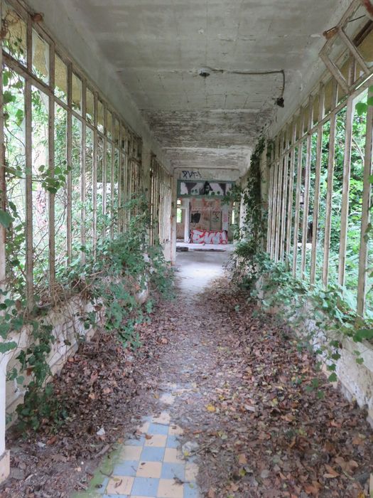 pavillon non localisé, couloir