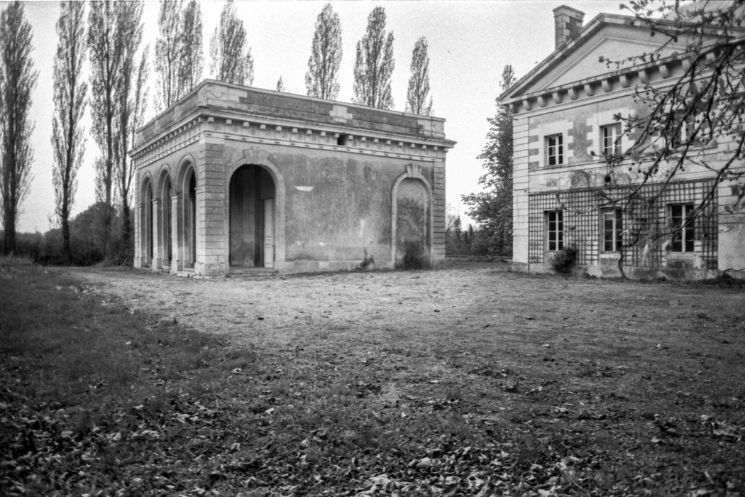 écurie, façade sud, vue partielle