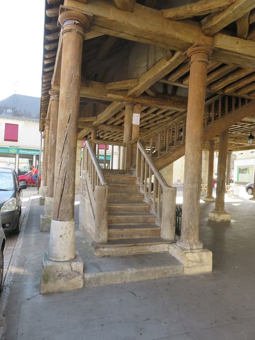 escalier d’accès au 1er niveau