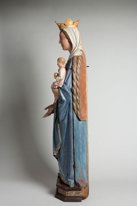 statue : Vierge à l'Enfant, profil gauche