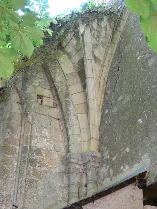 vestiges d’un bâtiment, vue partielle