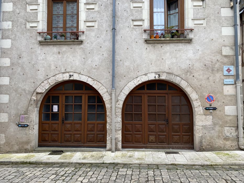 façade sur rue, vue partielle