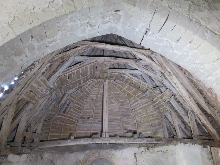 chapelle nord, chevet, vue partielle de la charpente