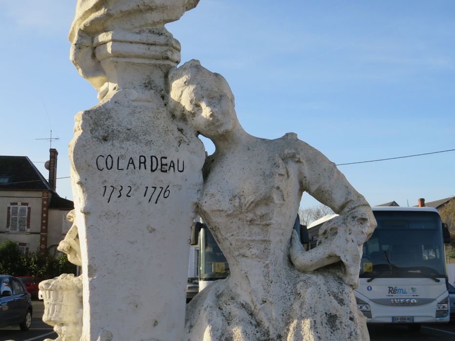 vue partielle du monument