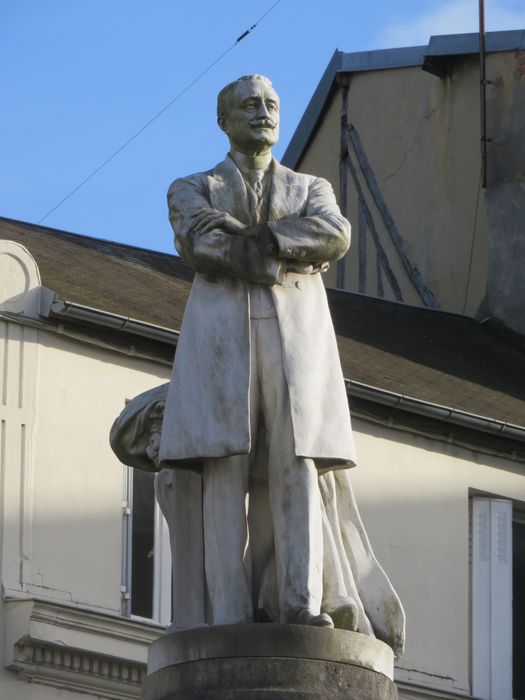 vue partielle du monument