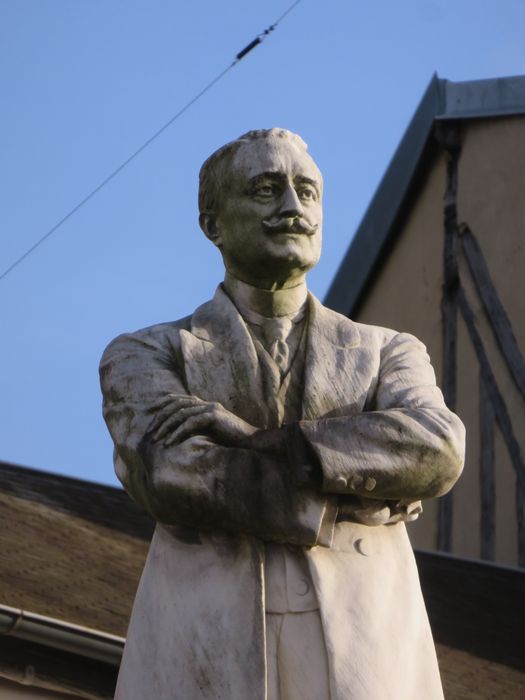 vue partielle du monument