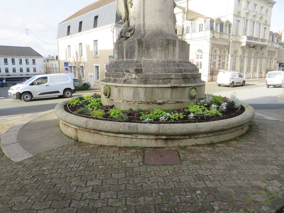 partie basse du monument
