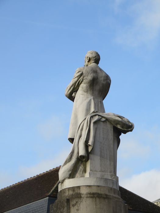 vue partielle du monument