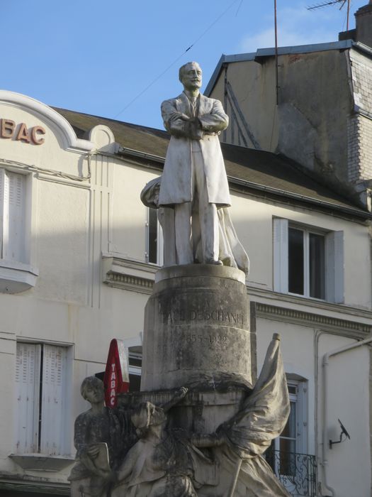 vue partielle du monument