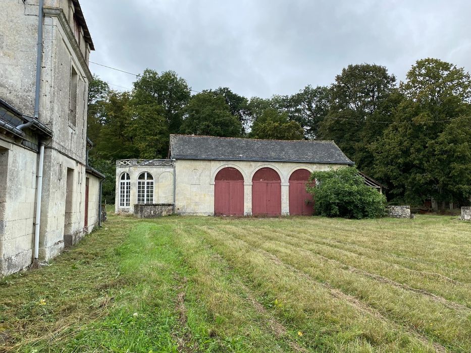 communs (remise des voitures et orangerie), façade est