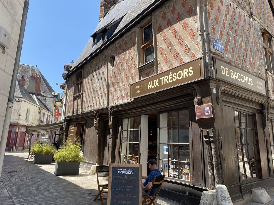 façades sur rues, vue partielle