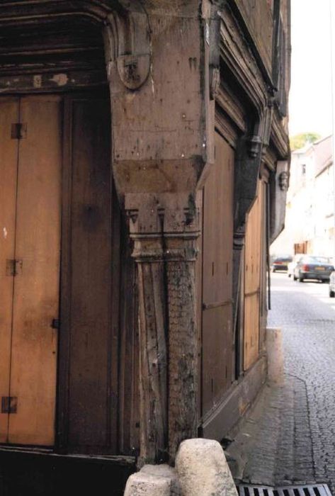 détail du poteau cornier