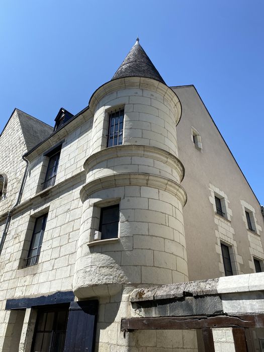 façade sur rue, tourelle d’angle