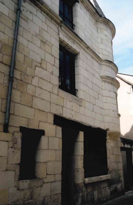 façade sur rue, vue partielle