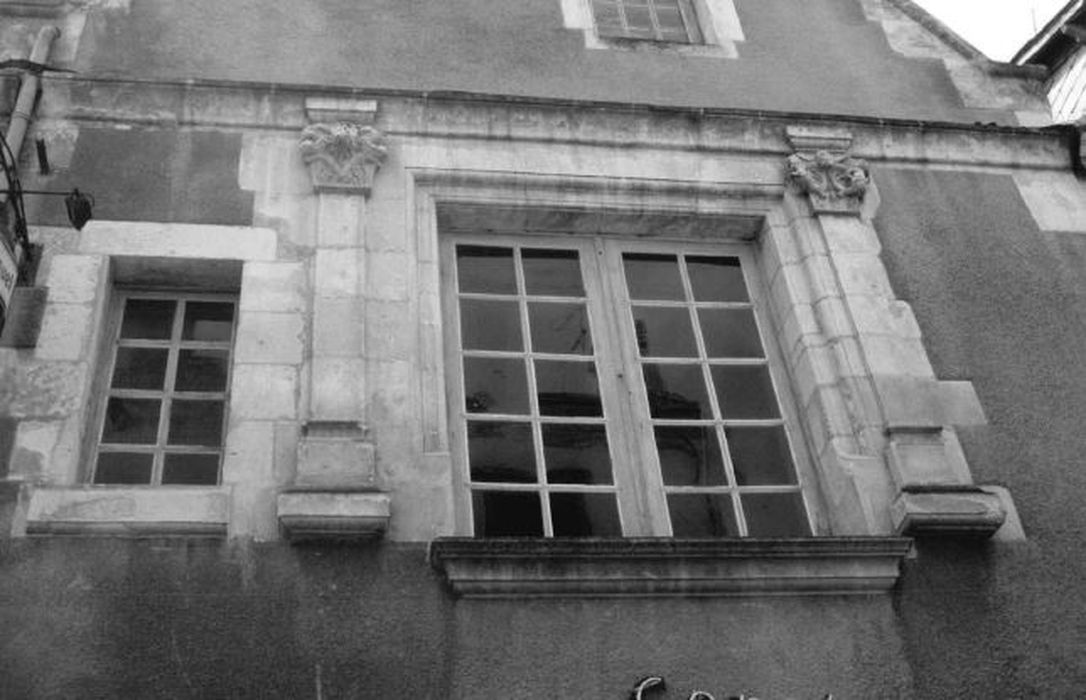 façade sur rue, baie du 1er étage