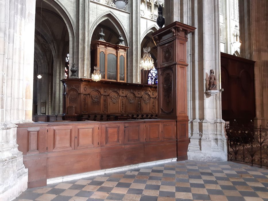 orgue de choeur, vue partielle