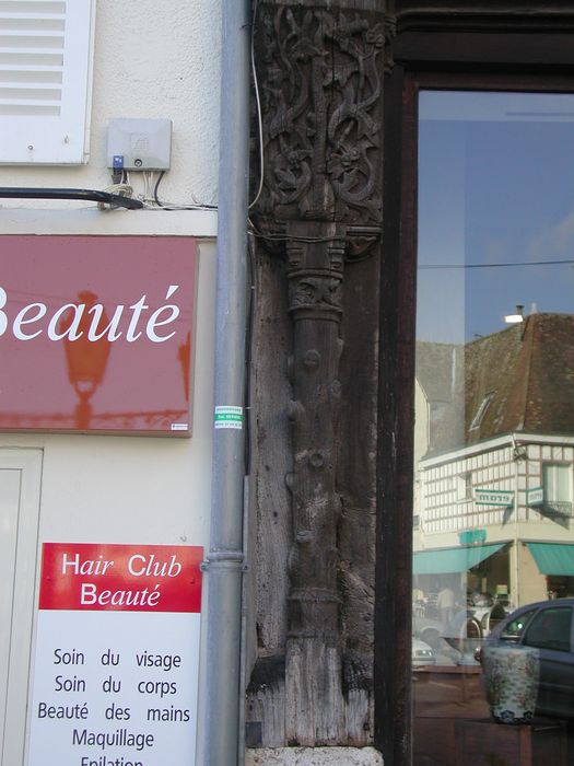 Maison à pans de bois : Façade sur rue, détail