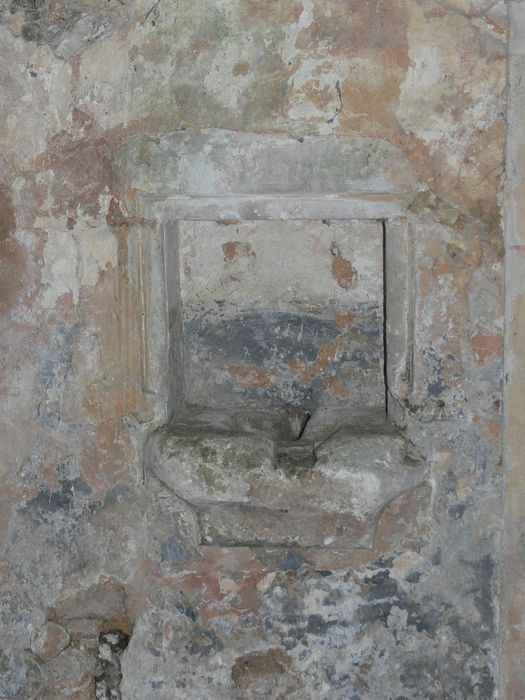 Eglise Saint-Pierre : Détail, lavabo