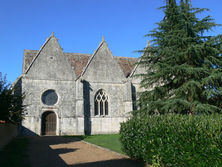 Eglise Notre-Dame : Flanc sud, vue partielle