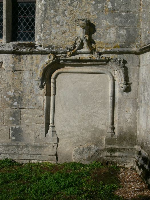 Eglise Notre-Dame : Ancienne porte d’accès, vue générale