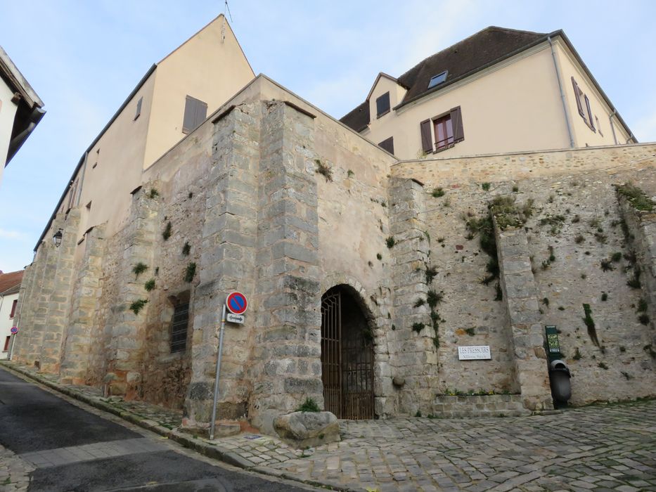 Ancien cellier dit Les Pressoirs : Accès au céllier, vue générale