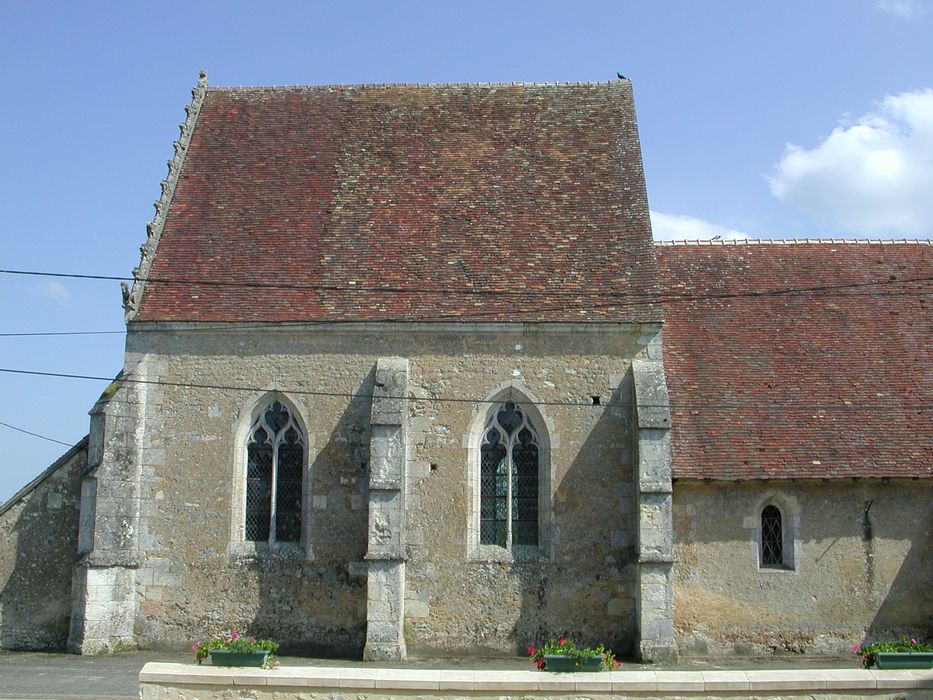 Eglise Notre-Dame : Flanc nord-ouest, vue partielle