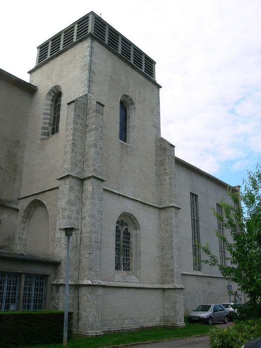 Eglise Saint-Lazare : Flanc nord-ouest, vue partielle