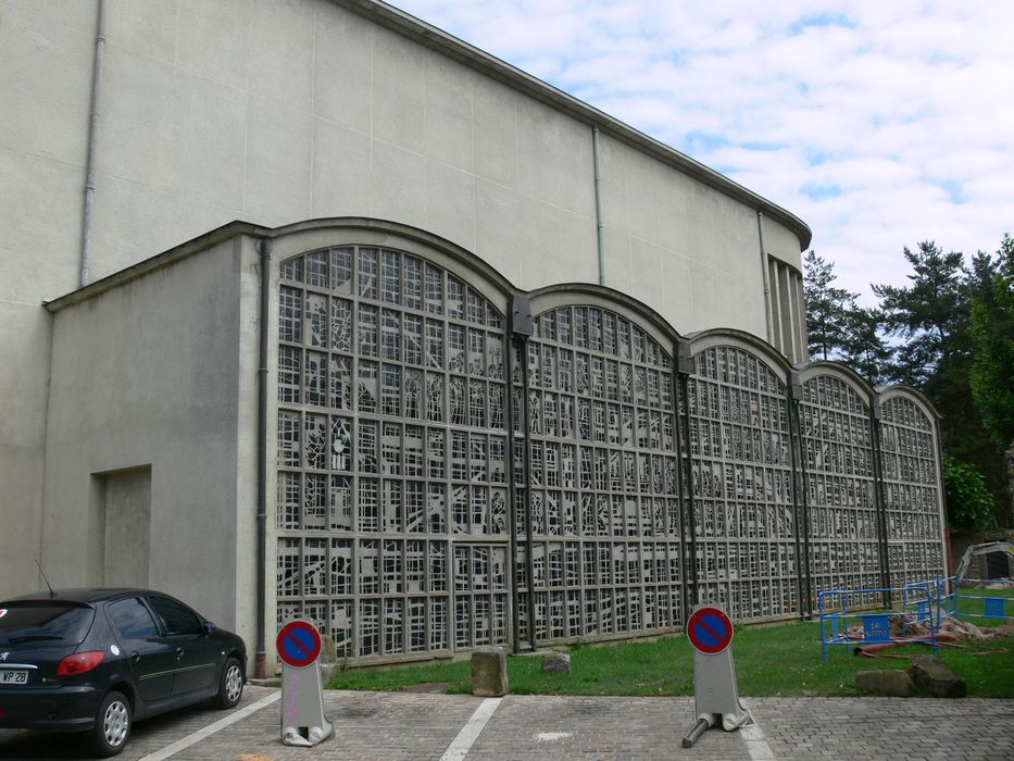 Eglise Saint-Lazare : Flanc sud-est, vue générale