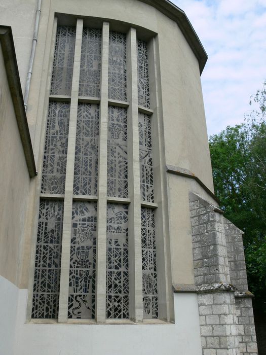 Eglise Saint-Lazare : Chevet, vue partielle