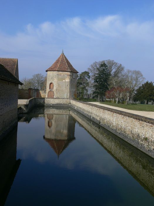 Château de la Gadelière : Pigeonnier, vue générale