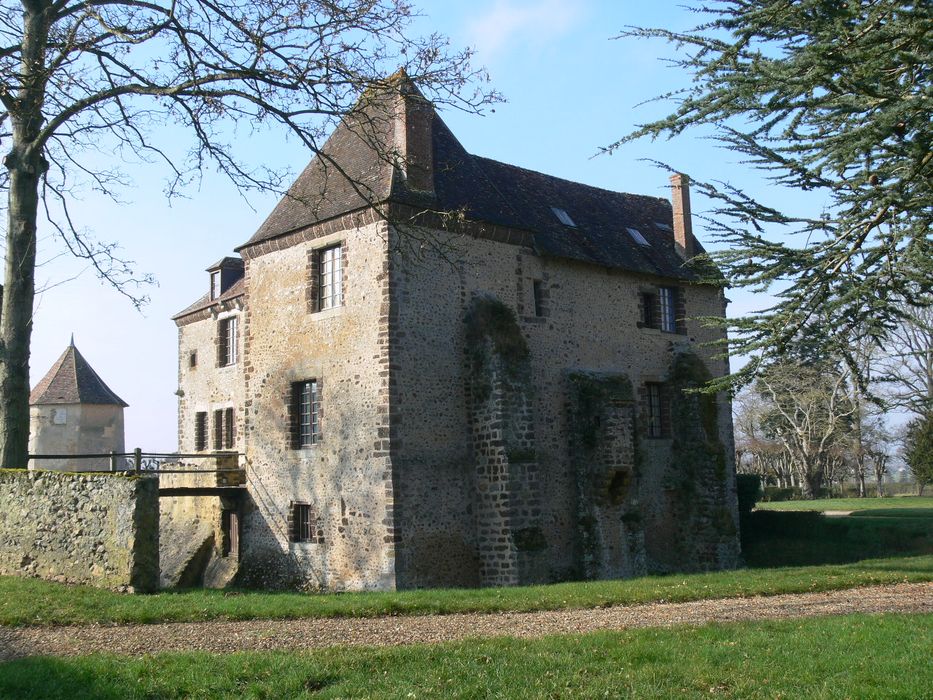 Château de la Gadelière : Façades sud-est, vue générale