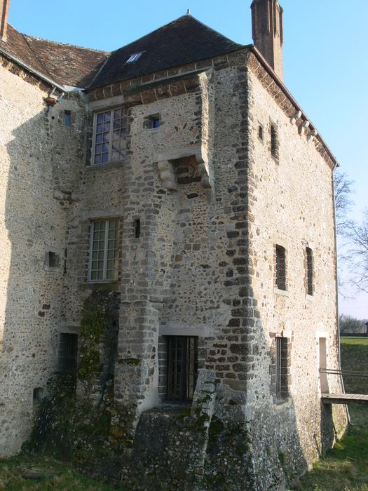 Château de la Gadelière : Pavillon ouest, façades nord et ouest, vue générale