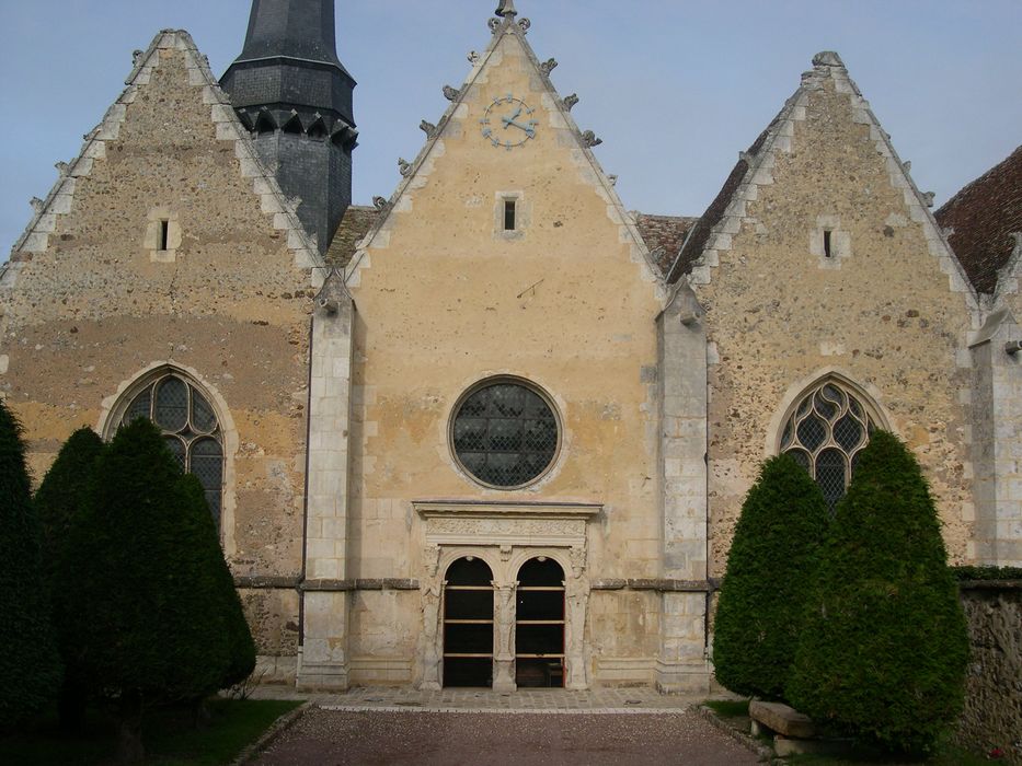 Eglise Notre-Dame : Flanc sud, vue générale