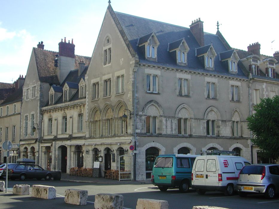 Maisons canoniales : Façades sur rues, vue générale