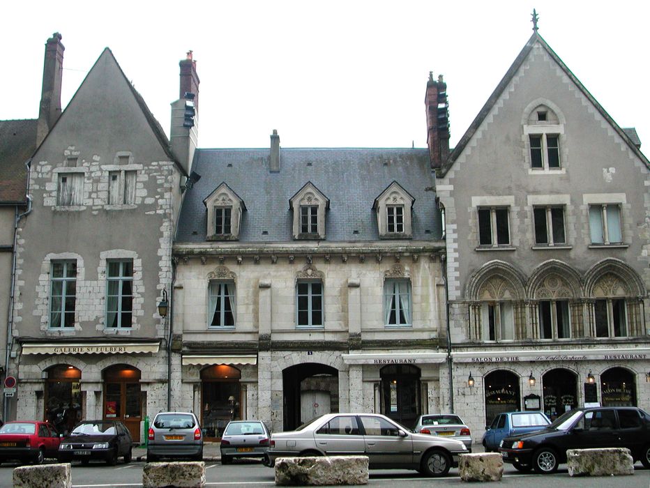 Maisons canoniales : Façade sur rue, vue générale