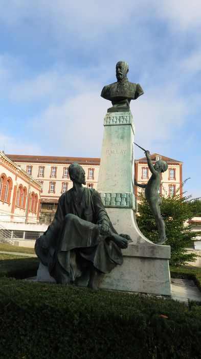 Monument à Noël Ballay : Vue générale