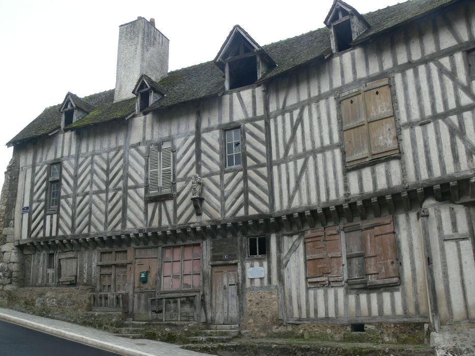 Maison de la Vierge et restes de la Porte d'Abas : Façade sur rue, vue générale