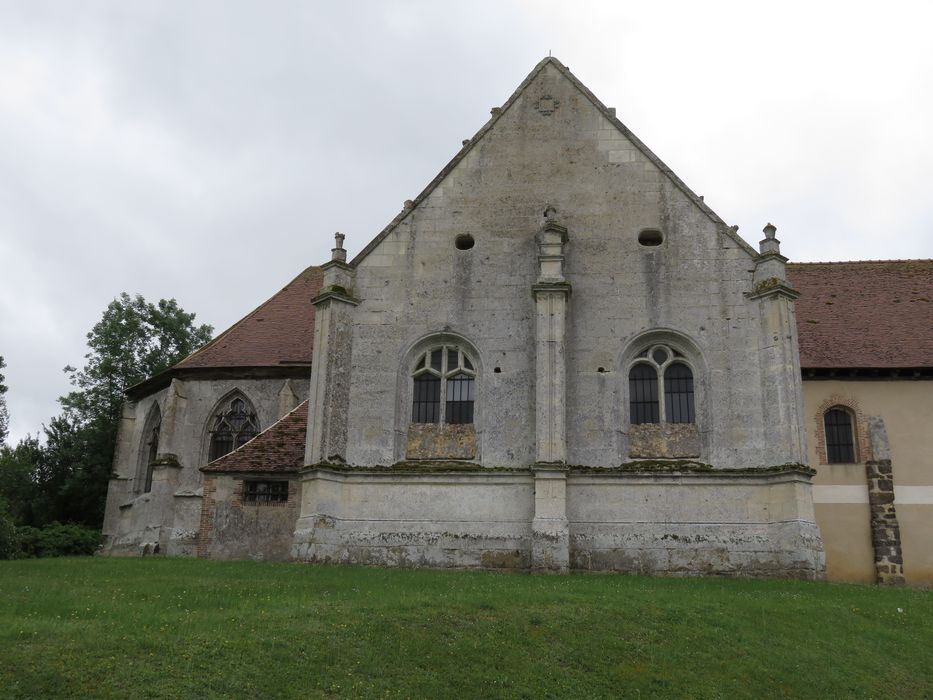 Eglise Saint-Pierre : Transept nord, vue générale