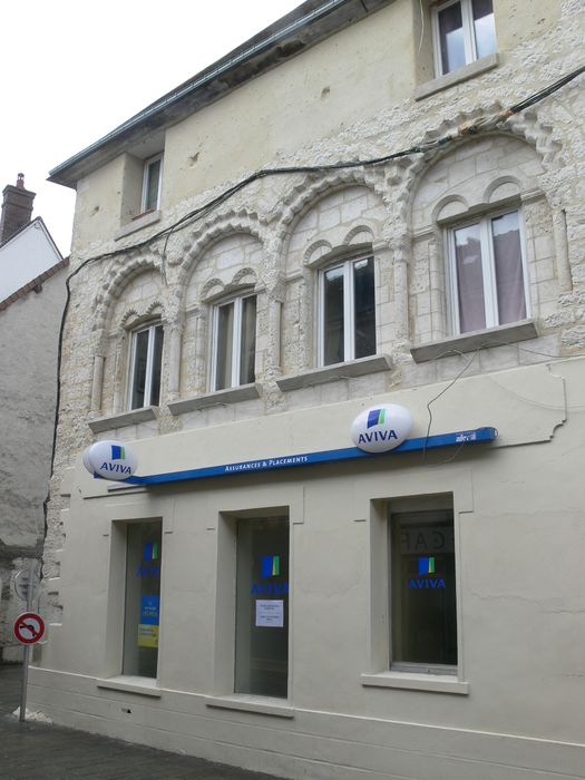 Maison romane : Façade sur rue, vue générale