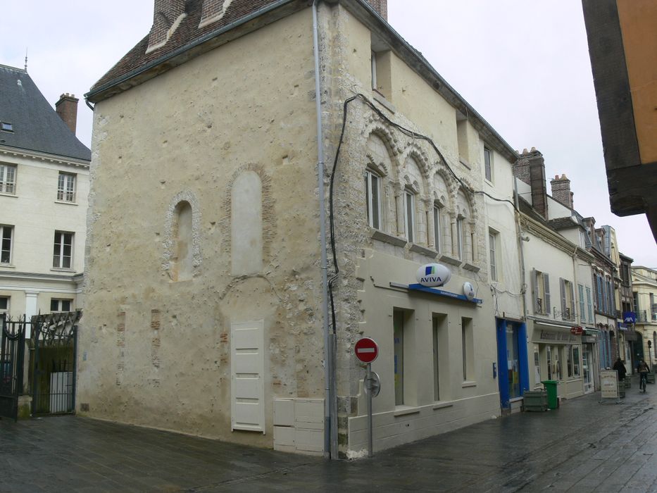 Maison romane : Façades sur rues, vue générale