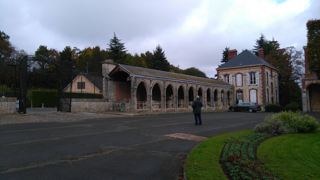 Ancienne abbaye de Coulombs : Aile du cloître, vue générale