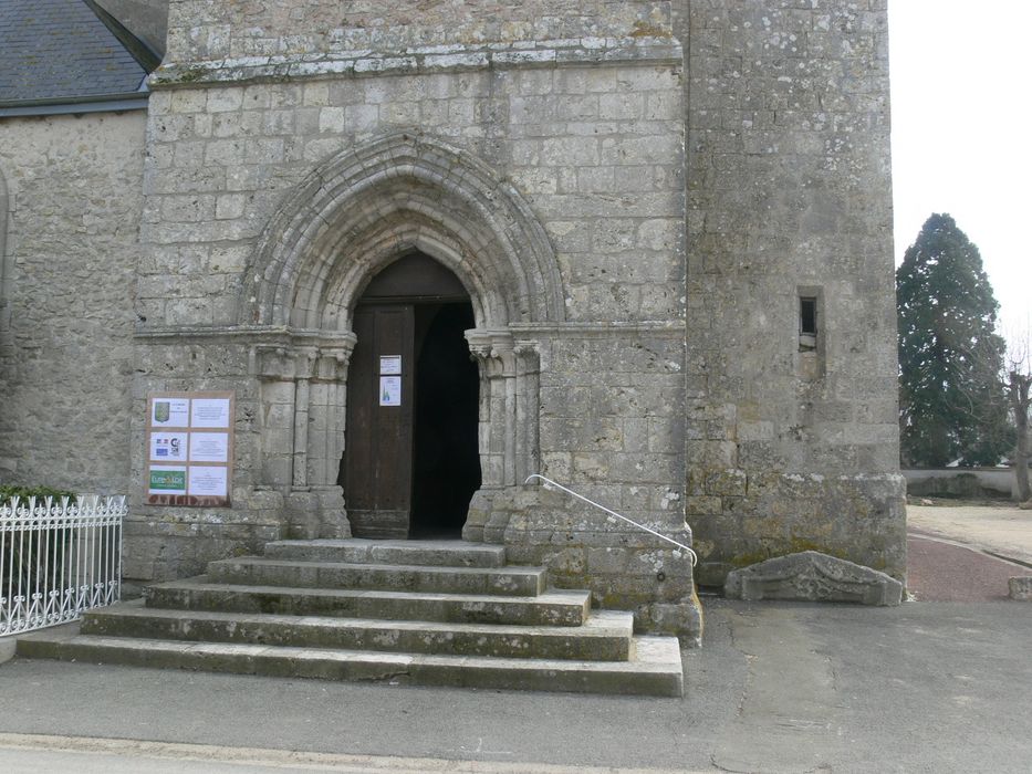 Eglise Saint-Denis : Portail ouest, vue générale